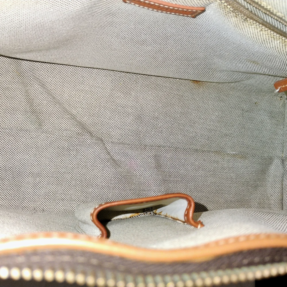 Chic Black and Tan Shoulder Bag - Picture 6 of 12